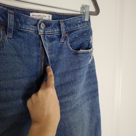 Abercrombie & Fitch Blue 90s Ultra High Rise Distressed Straight Leg Jeans - Picture 4 of 8